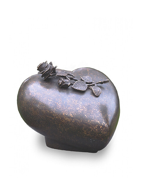 Nevelig Jongleren Nest Unieke bronzen hart urn 'Roos' voor buiten | URNWINKEL. | URNWINKEL.